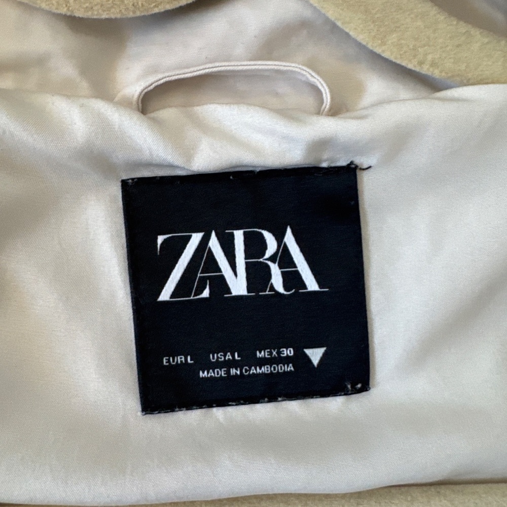 Zara cropped hooded jacket in a light beige or tan color  Size L - Picture 2 of 5